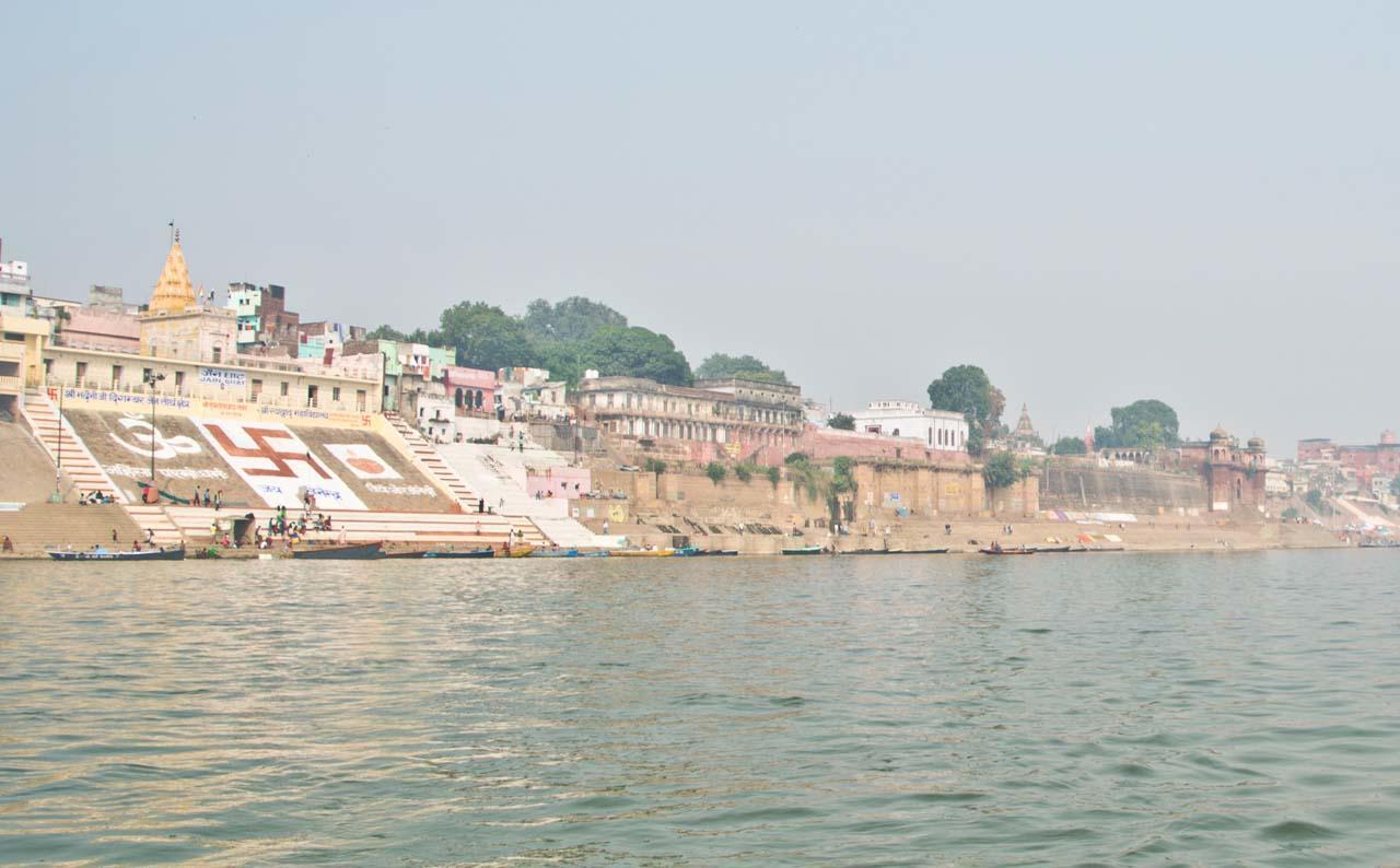 East Sons Tourism - Stay By The Ganges Varanasi Exterior photo